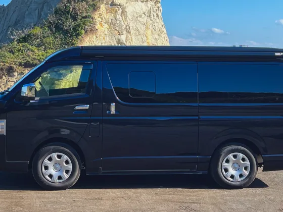 Camper HIACE Black