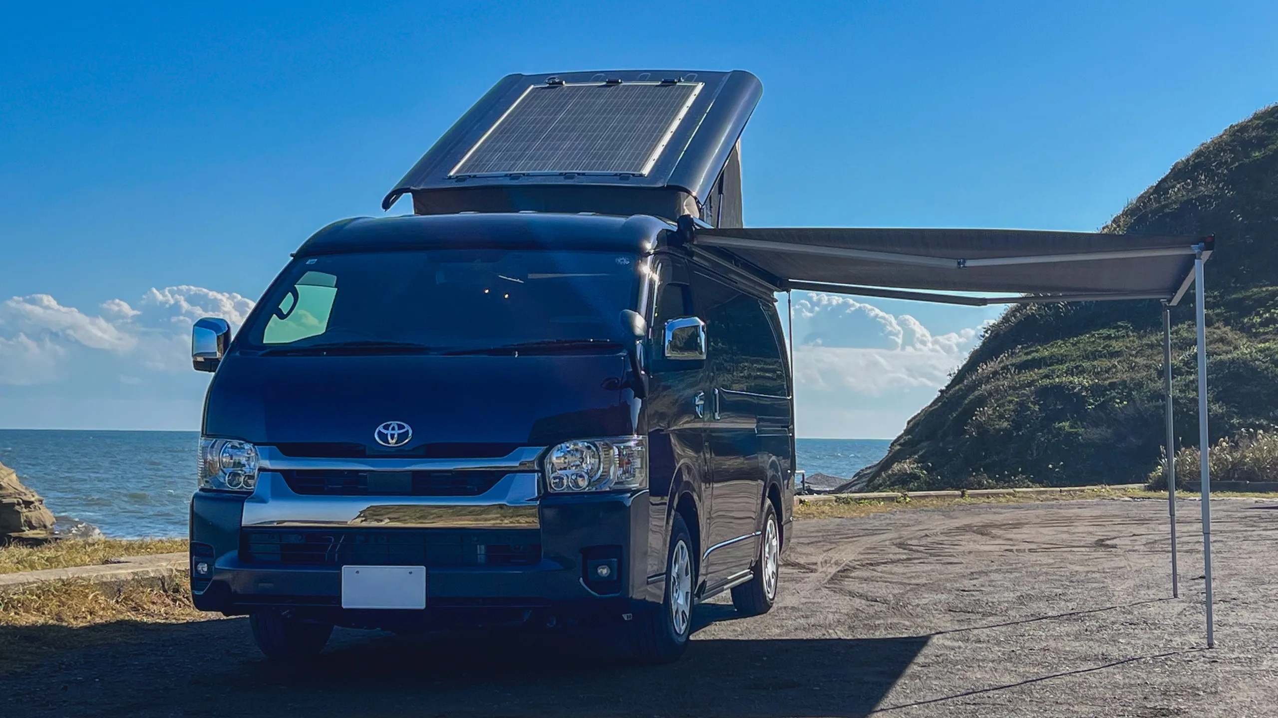 Camper HIACE Black