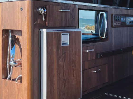 Camper HIACE Black