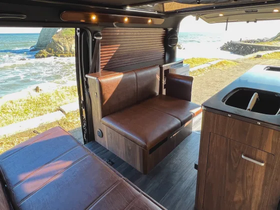 Camper HIACE Black